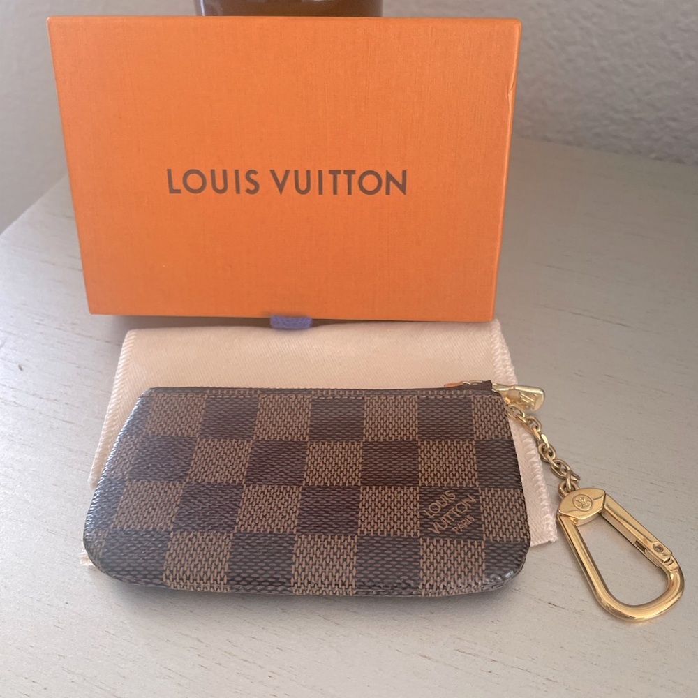 Authentic Louis Vitton Damier Ebene
Key Pouch